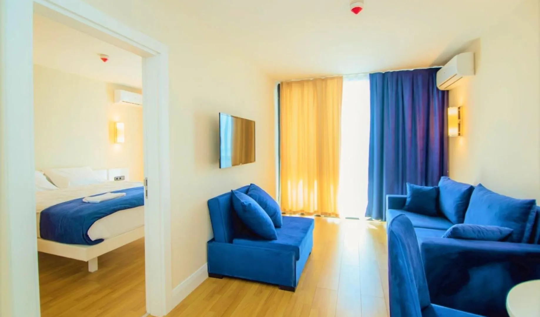 Deluxe Aparthotel In Orbi City Batumi 5*,